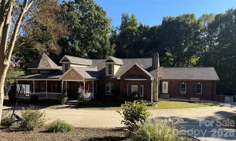 109 Folkstone Rd, Mooresville, NC 28117