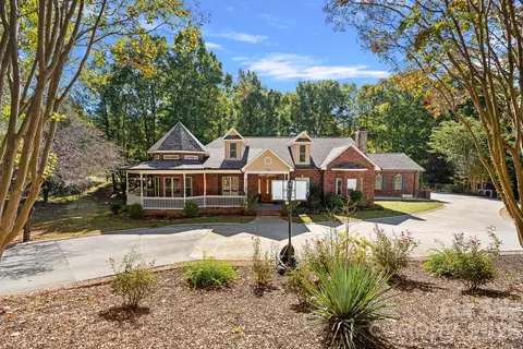109 Folkstone Rd, Mooresville, NC 28117