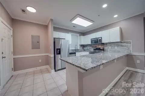 8741 Coralbell Ln, Charlotte, NC 28213