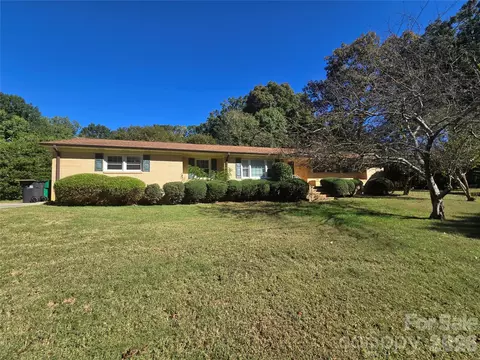 4449 Whispering Oaks Dr, Charlotte, NC 28213
