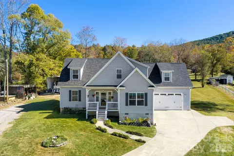 10 Hominy Meadows Dr, Candler, NC 28715