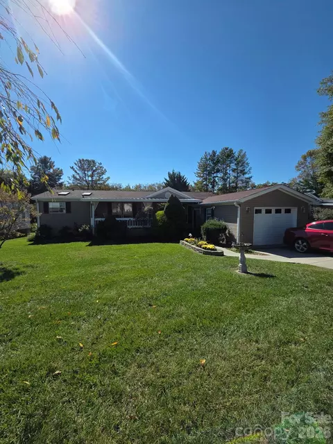 205 Misty Ln, Hendersonville, NC 28739