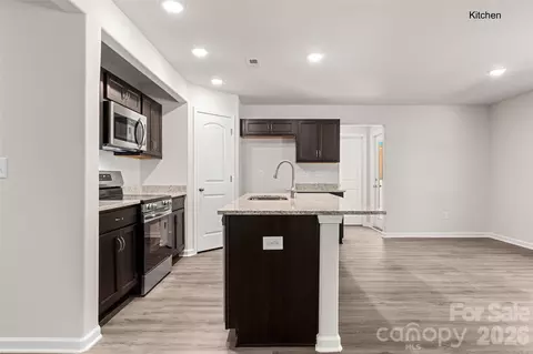 Kitchen - 1699 Evans Dr, Lancaster, SC 29720 photo 4 of 5