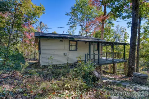51 Oak Ridge Rd, Hendersonville, NC 28792