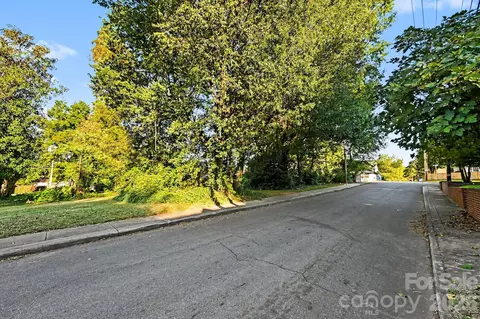 215 Solomon St, Charlotte, NC 28216
