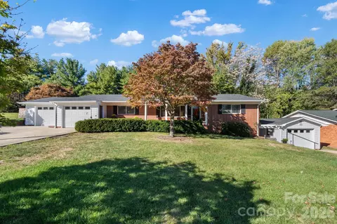 111 Eastwood Park Se Dr SE, Lenoir, NC 28645