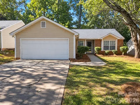 537 Kingville Dr, Charlotte, NC 28213