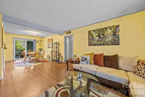 2638 Park Rd, Charlotte, NC 28209