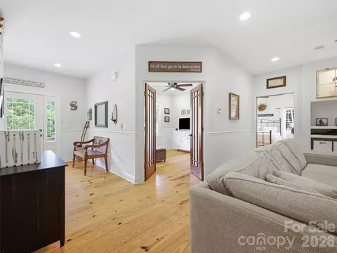 227 Black Bear Cv, Clyde, NC 28721 photo 4