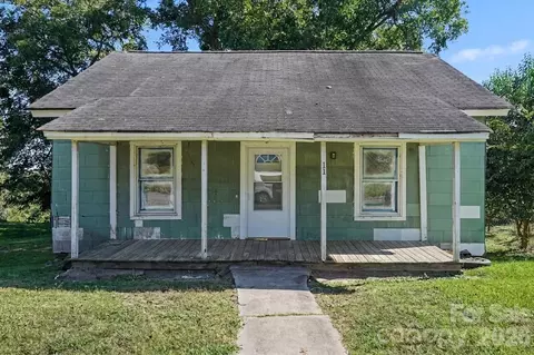 11 Circle St, Great Falls, SC 29055