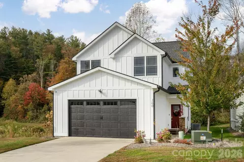 160 Leyland Cir, Hendersonville, NC 28792
