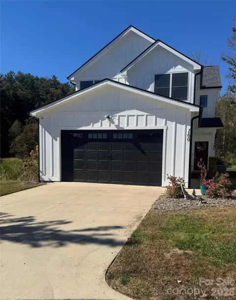 160 Leyland Cir, Hendersonville, NC 28792