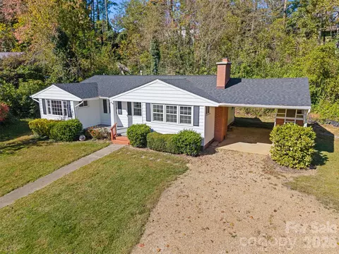 1 Valle Vista Dr, Asheville, NC 28804