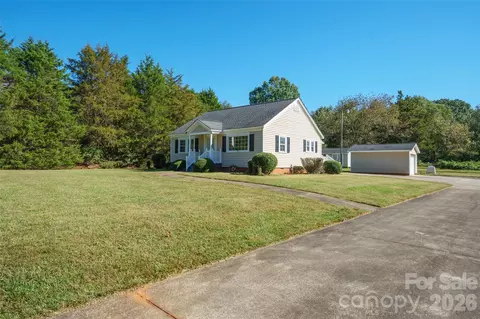 603 Westminster Dr, Statesville, NC 28677