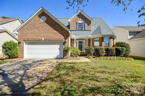 9721 Autumn Applause Dr, Charlotte, NC 28277