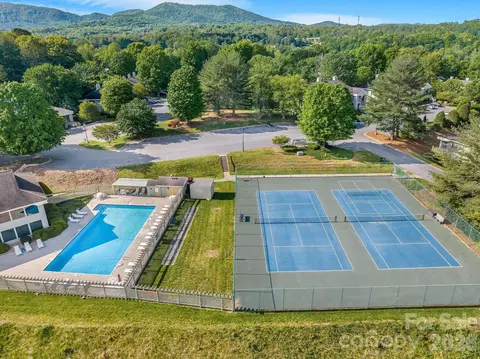1605 Abbey Cir, Asheville, NC 28805