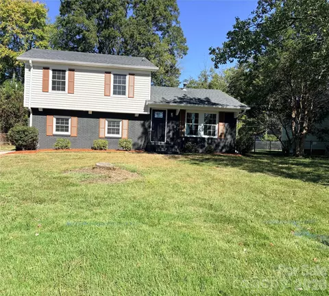 9926 Rockmeadow Dr, Charlotte, NC 28216