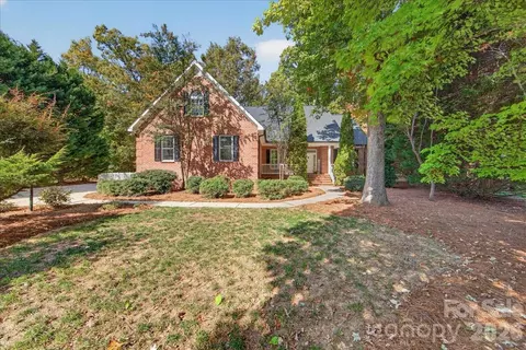 40255 Falconcrest Ln, New London, NC 28127