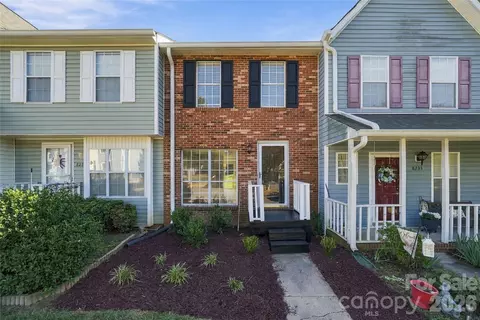 8231 Circle Tree Ln, Charlotte, NC 28277