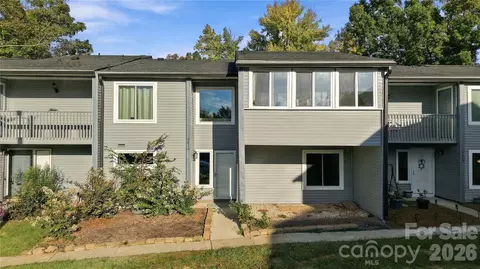 6610 Point Comfort Ln, Charlotte, NC 28226