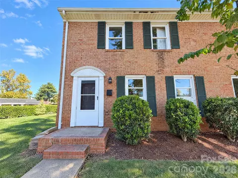 8355 Knights Bridge Rd, Charlotte, NC 28210