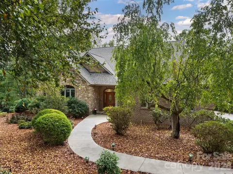 612 Holt Ln, Asheville, NC 28803