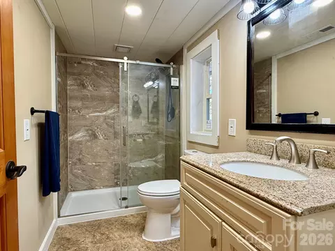 Bath - 105 Painter St, Sylva, NC 28779 photo 1 of 1
