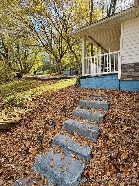 Exterior - 105 Painter St, Sylva, NC 28779 photo 6 of 10
