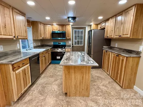 Kitchen - 105 Painter St, Sylva, NC 28779 photo 2 of 6