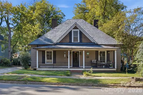 328 S Race St, Statesville, NC 28677