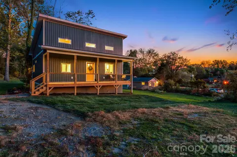 118 Vance St, Hendersonville, NC 28739