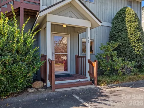 524 Windswept Dr, Asheville, NC 28801