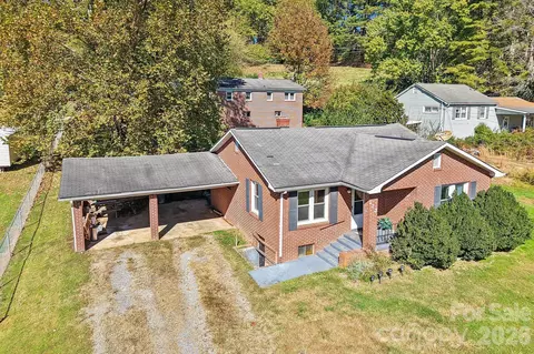 81 Clement St, Waynesville, NC 28786