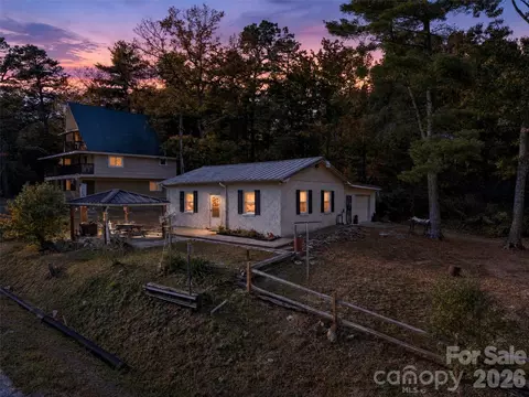 300 Doris Lisa View Dr, Hendersonville, NC 28792
