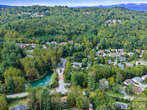 82 High Fields Ct, Hendersonville, NC 28791