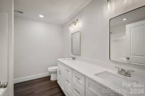 Bath - 192 Beacon Ave, Morganton, NC 28655 photo 2 of 2