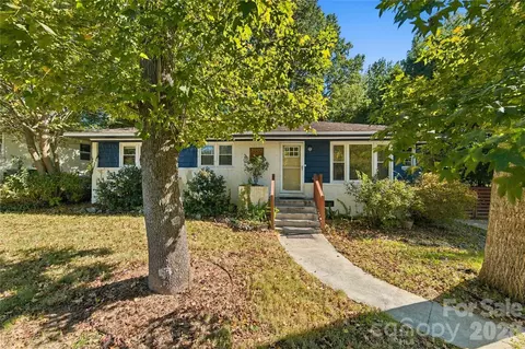 3900 Tipperary Pl, Charlotte, NC 28215