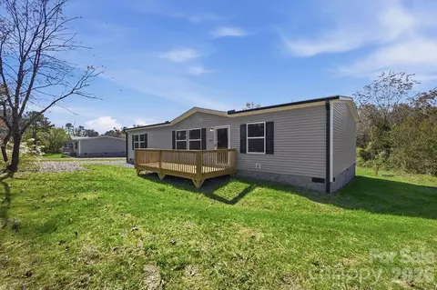 245 Mccraws Hill Dr, Hendersonville, NC 28792