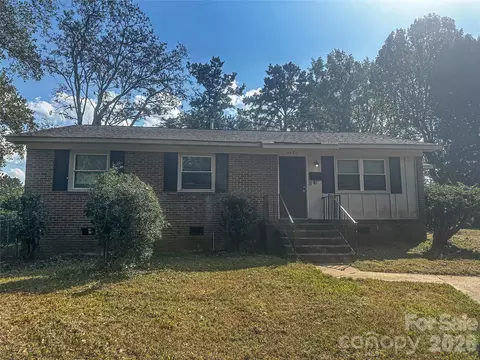 9421 Spruce Pine Pl, Charlotte, NC 28210