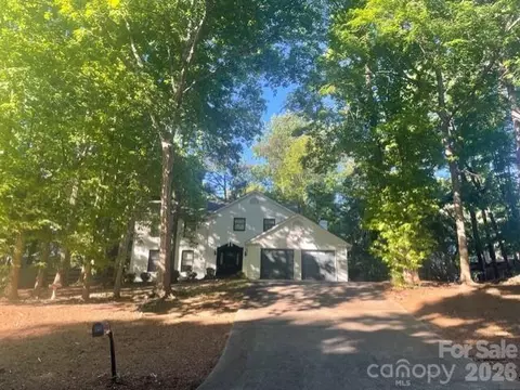 9316 Raintree Ln, Charlotte, NC 28277