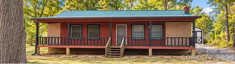 135 3rd Ave, New London, NC 28127