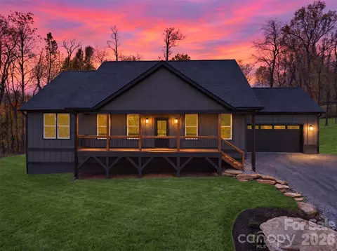 183 Rocky Hill Dr, Hendersonville, NC 28792