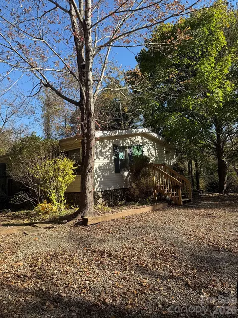8 Longs Chapel Rd, Weaverville, NC 28787