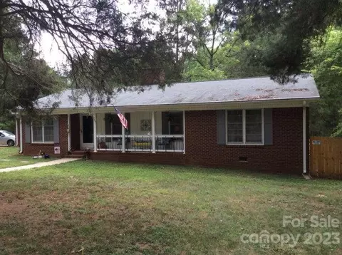 1400 Colonial Dr E, Salisbury, NC 28144 photo 1