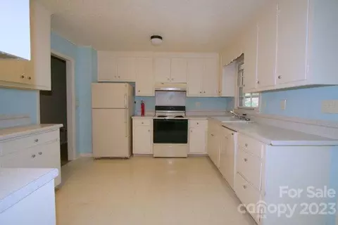 301 Wake Dr, Salisbury, NC 28144 photo 2
