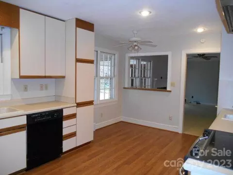 1375 Colonial Dr, Salisbury, NC 28144 photo 2