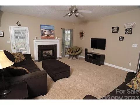 369 Chase Dr, Salisbury, NC 28147 photo 4