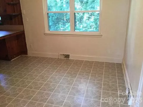 1224 Edgedale Dr, Salisbury, NC 28144 photo 2