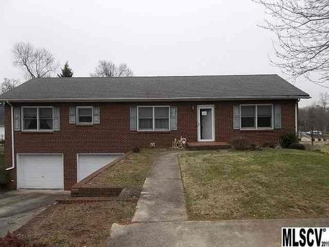 109 3rd St, Conover, NC 28613 photo 1
