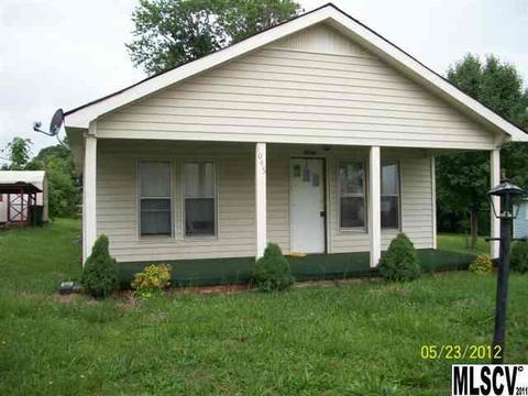 1045 15th St Dr, Hickory, NC 28601 photo 1